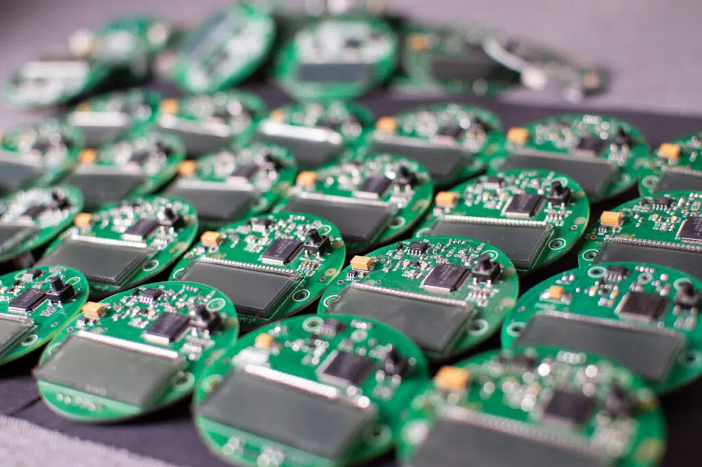 Circuits imprimés verts, composants électroniques. Fabrication de cartes mères.