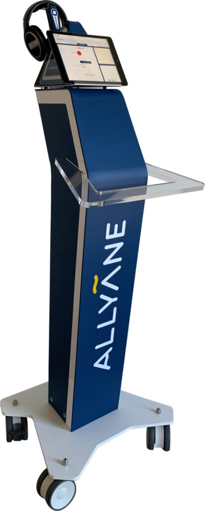 Borne interactive Allyane avec casque et tablette.